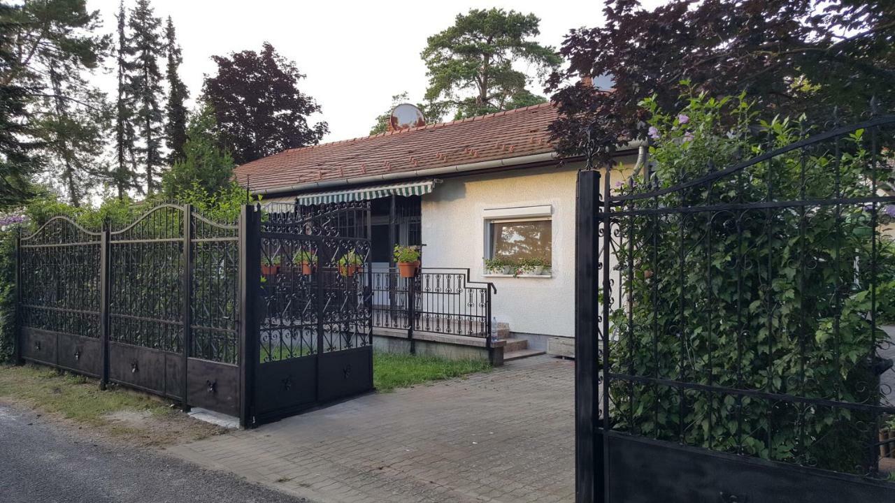 Rose Apartman Balatonlelle Luaran gambar